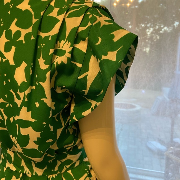 Green and White cocktail dress. Size 8. - Picture 5 of 5